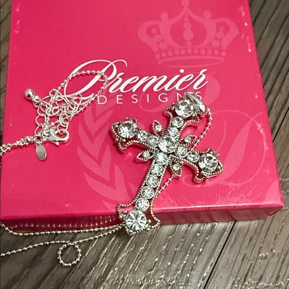 Premier Designs Silver Cross Pendant Necklace - Picture 6 of 6